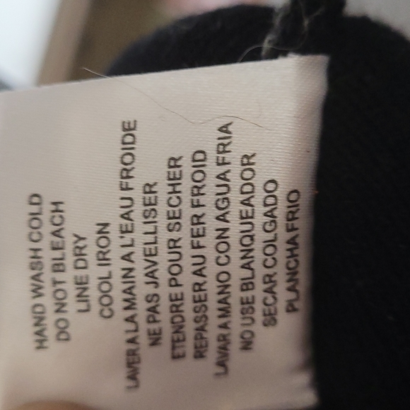 Toddler beanie, toddler mittens and red gloves. Winter gear Toddler - Picture 16 of 16